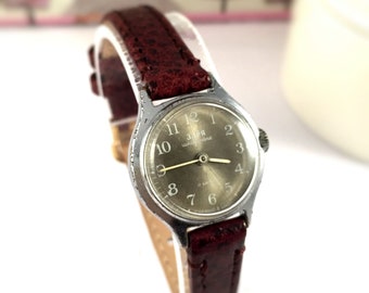 Vintage vrouwen kijken Zarja/Zaria met mooie wijzerplaat. Dames casual horloge met gloednieuwe lederen band. Lady horloge. Rond horloge. Petite Watch