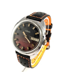 Vintage Chunky Men watch called &quot;GLORY&quot; ( &quot;Slava&quot;). Lovely dial and double calendar 26j mechanical watch. New leather band!