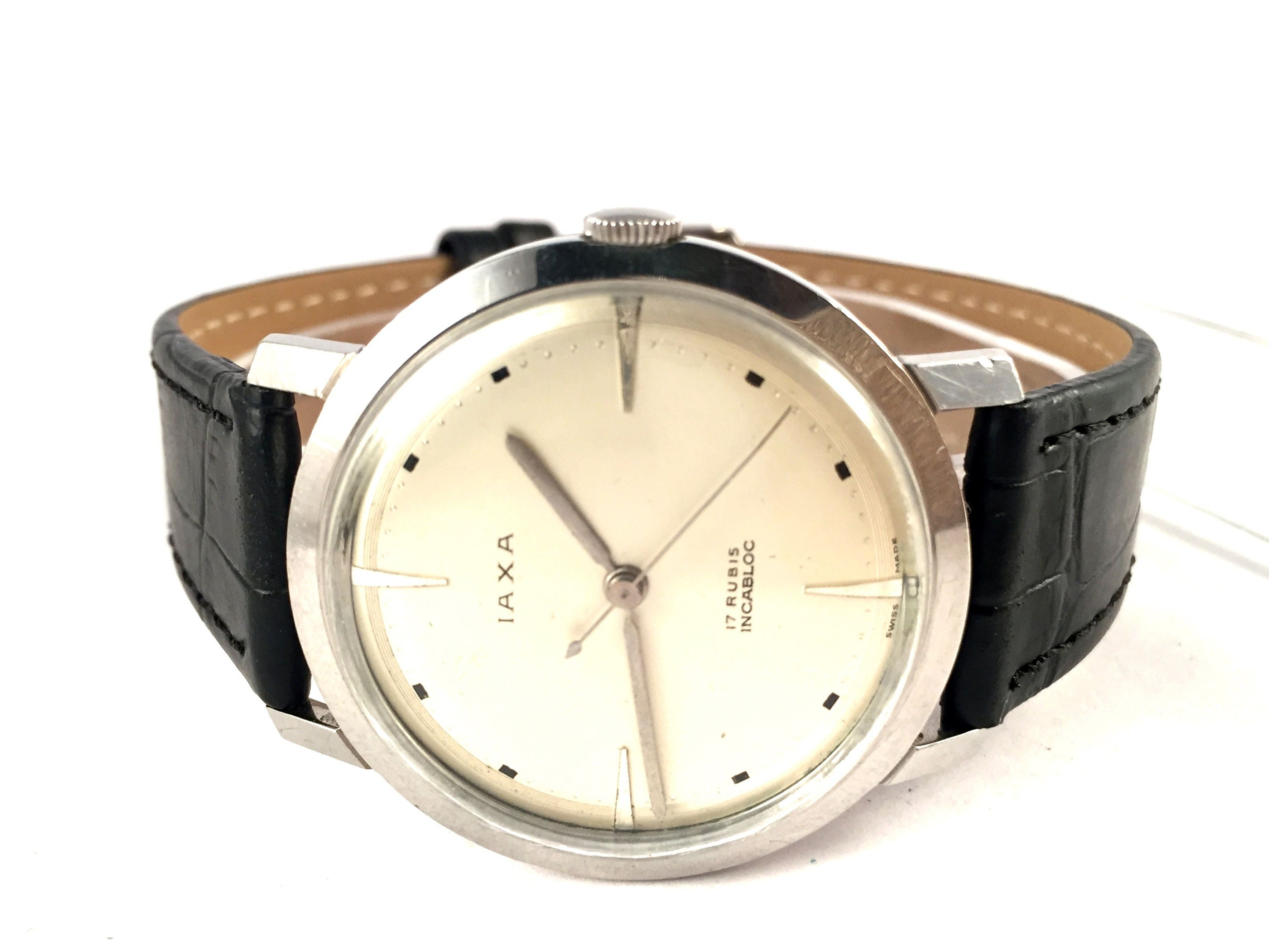 ULTRA RARE vintage Swiss made watch called IAXA Incabloc 17j, est livré  avec une toute nouvelle bande de cuir Les Suisses regardent. horlogers  suisses vintage. - Etsy France