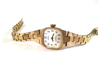 Orologio da donna vintage chiamato Chaika - Gabbiano. Splendido piccolo orologio da donna color oro. Un grande regalo per lei. Braccialetto signora orologio. Orologio URSS.