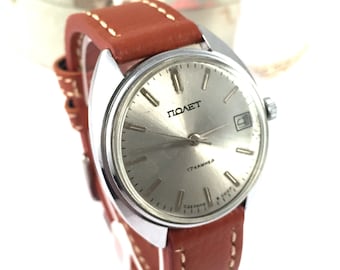 vintage Men montre appelée Poljot avec date. Magnifique cadran argenté. Nouveau bracelet en cuir ! Les hommes regardent vintage. Montre Poljot.