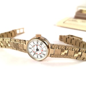 NOS Vintage mini women&#39;s wristwatch &quot;SEAGULL&quot; (&quot;Chaika&quot;). Gorgeous tiny Vintage lady watch, gold plated round women&#39;s watch!