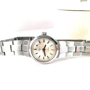 Vintage Lady watch Luch ( eng.&quot;Ray&quot;). Bracelet women watch. USSR watch. Silver tone watch. Round women watch. Great gift idea ..