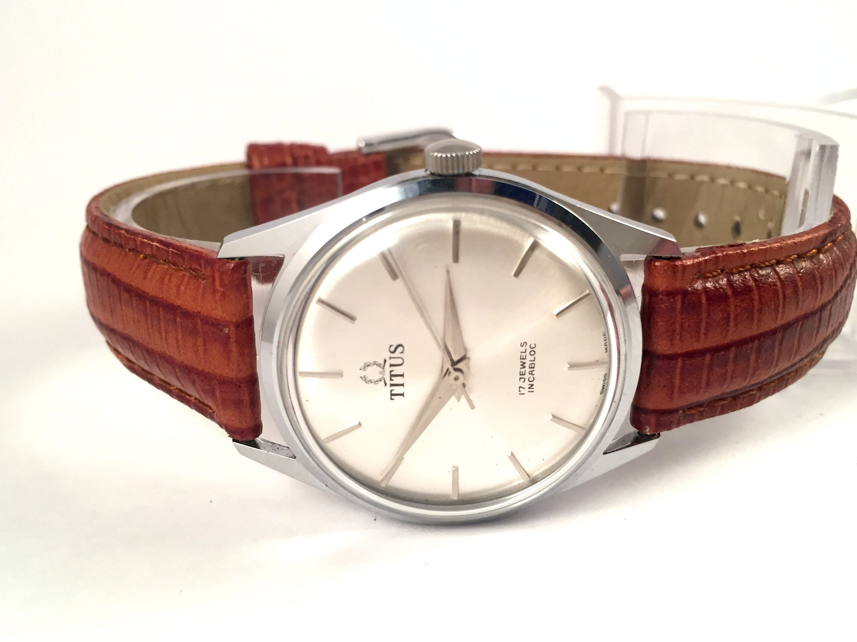 60 年代のビンテージ スイス製メンズ腕時計「TITUS」。希少なスイス製