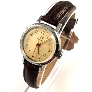 Vintage Minimalist lady watch Zarja / Zaria. Lady casual watch with new leather strap. USSR Women watch. Round watch. Classic watch. Gift