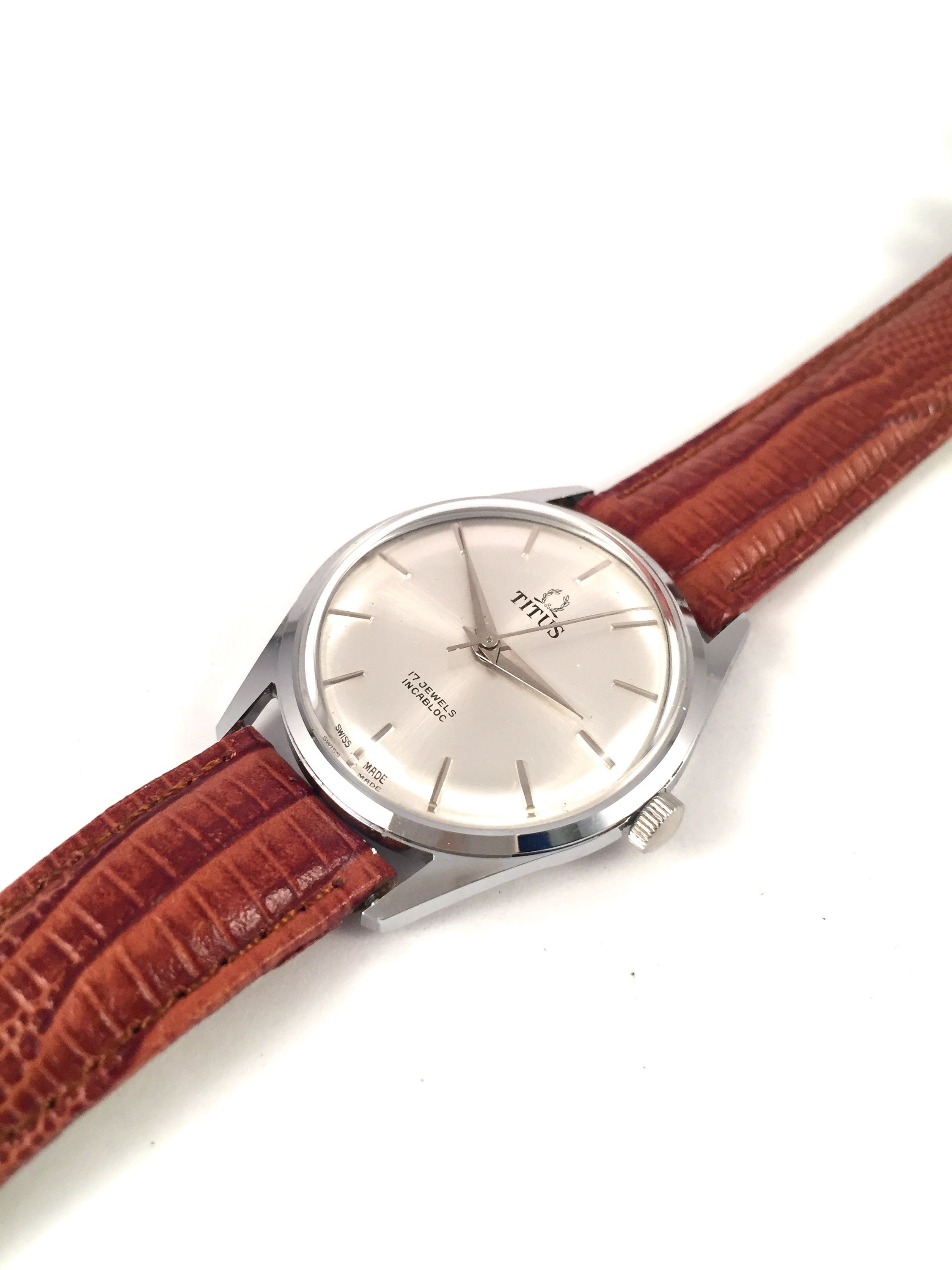 60 年代のビンテージ スイス製メンズ腕時計「TITUS」。希少なスイス製