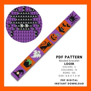 Pode incluir: Um padrão PDF digital para uma pulseira de contas de Halloween. O design apresenta um fundo roxo com ícones de Halloween laranja e preto, incluindo um chapéu de bruxa, caldeirão, fantasma, gato preto, abóbora e aranha. A pulseira tem 2 cm por 18,3 cm.
