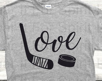 Camiseta Love Hockey, camisa da mãe do hóquei, amor do hóquei, presente de hóquei, moletom macio de hóquei Love Hockey, presente para jogador de hóquei Love Hockey Tee