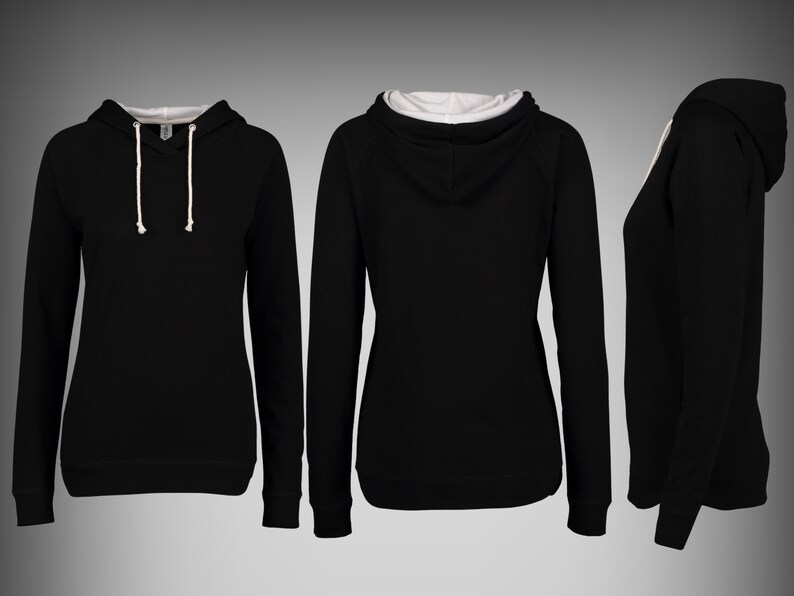 Puede incluir: Sudadera con capucha negra con cord&oacute;n. La sudadera tiene mangas largas y un corte holgado.