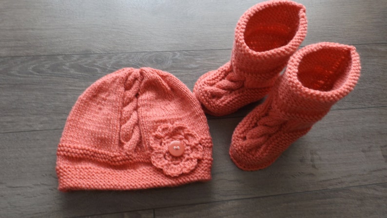 9-12 months top tuque and slippers with twists and flower