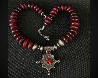 Collana con ciondolo marocchino in argento antico, design unico e artigianale, vecchio presidente berbero in argento con gioielli, berbero, croce
