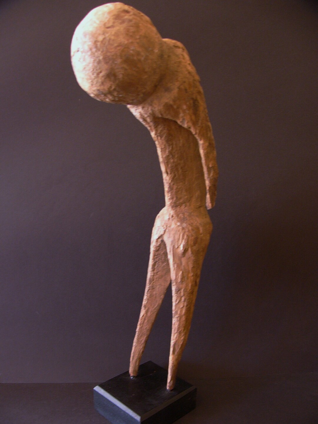 トーゴ、ガーナ産の珍しい MOBA 像、風化した素朴な緑青、珍しい形状