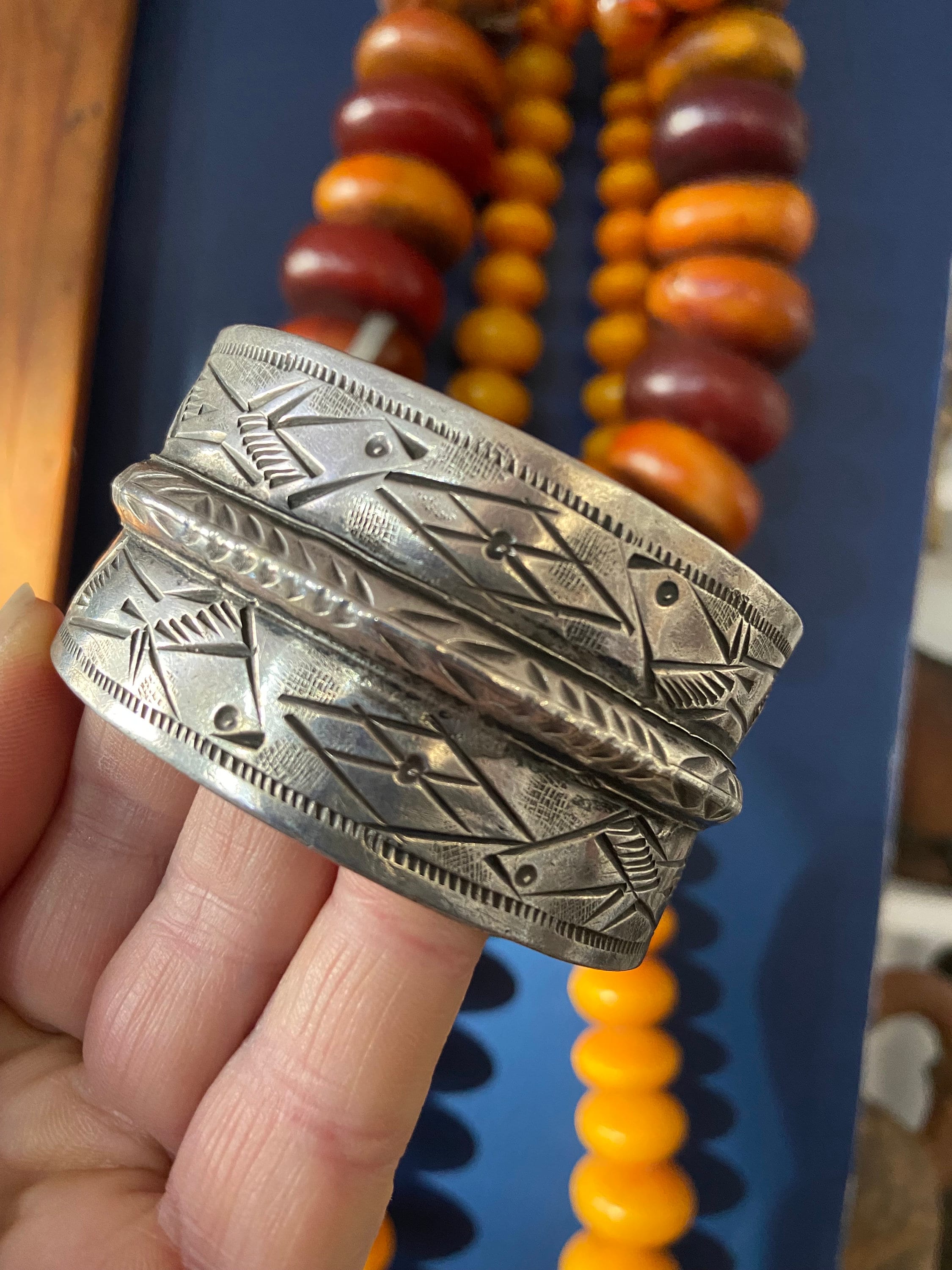 C*t様 貴重 チュニジア カフブレスレット アンティーク 民芸品 シルバー 刻 C*t様 貴重 チュニジア カフブレスレット アンティーク 民芸品