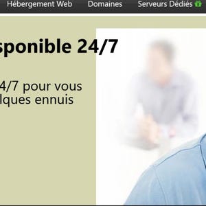 Może przedstawiać: Baner strony internetowej z uśmiechniętym mężczyzną w zestawie słuchawkowym, sugerujący obsługę klienta. Tekst brzmi "Service client disponible 24/7" i dodatkowy tekst francuski. Baner ma jasne zielone tło i ciemnoszary nagł&oacute;wek.