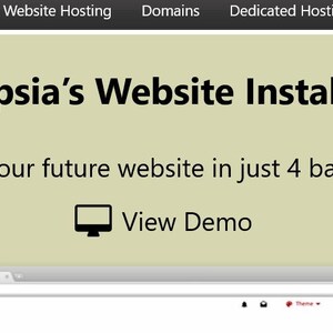 Może przedstawiać: Strona internetowa promująca instalator stron internetowych Hepsia. Tekst brzmi: &bdquo;Uruchom swoją przyszłą stronę internetową w zaledwie 4 podstawowych krokach&rdquo;. Ikona monitora komputera znajduje się obok &bdquo;Wyświetl demo&rdquo;. G&oacute;rny pasek nawigacyjny zawiera opcje hostingu stron internetowych, domen i hostingu dedykowanego.