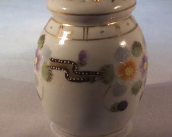 Cute flour/sugar shaker