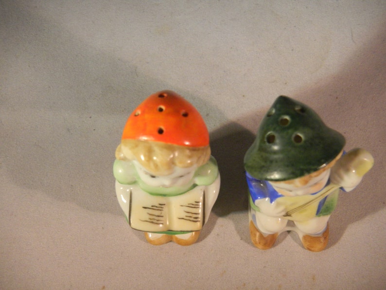 Salt and pepper shaker kids