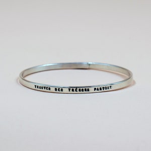 Pulseira de desejo em prata personalizável com fecho oval fechado com uma mensagem personalizada gravada e perfurada, para homem ou mulher