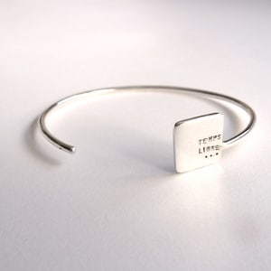 Pulseira de prata personalizada gravada com mensagem ajustável