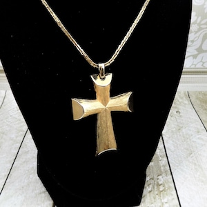 Florentine Finish Cross Pendant Necklace, 1976 Avon, The Collection, S. M. Kent, Designer Series, Vintage Avon Jewelry