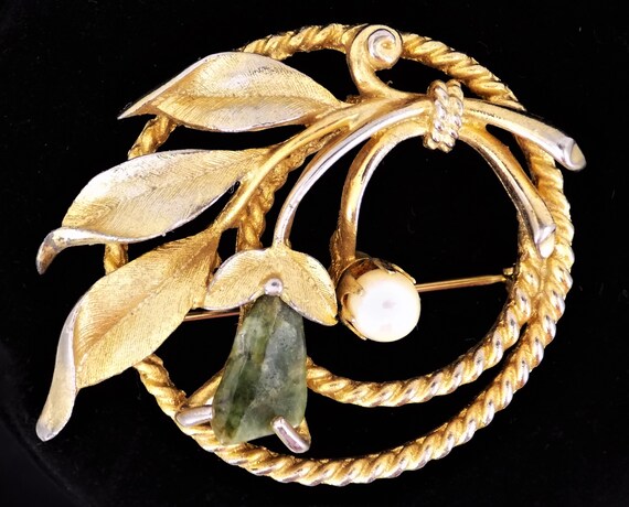 Sarah Coventry, Jade and Pearl Brooch, Gold Tone,… - image 4