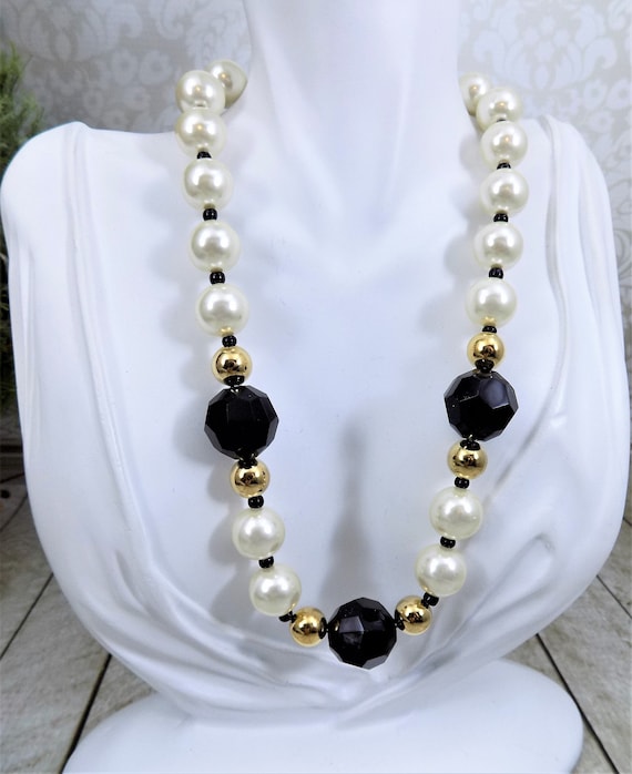 Avon Fifth Avenue Beaded Necklace, Black and White