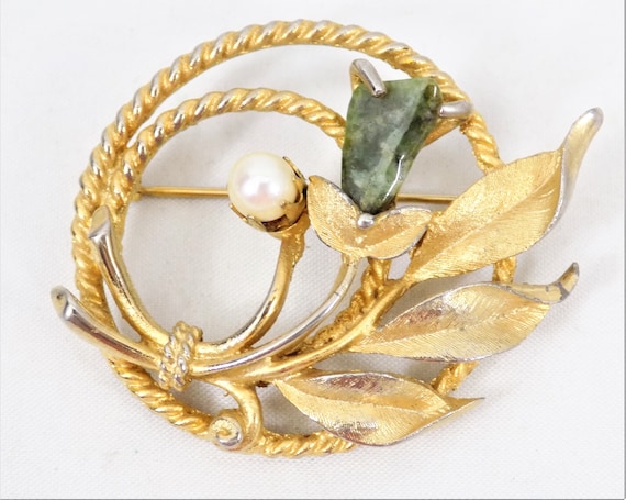 Sarah Coventry, Jade and Pearl Brooch, Gold Tone,… - image 1