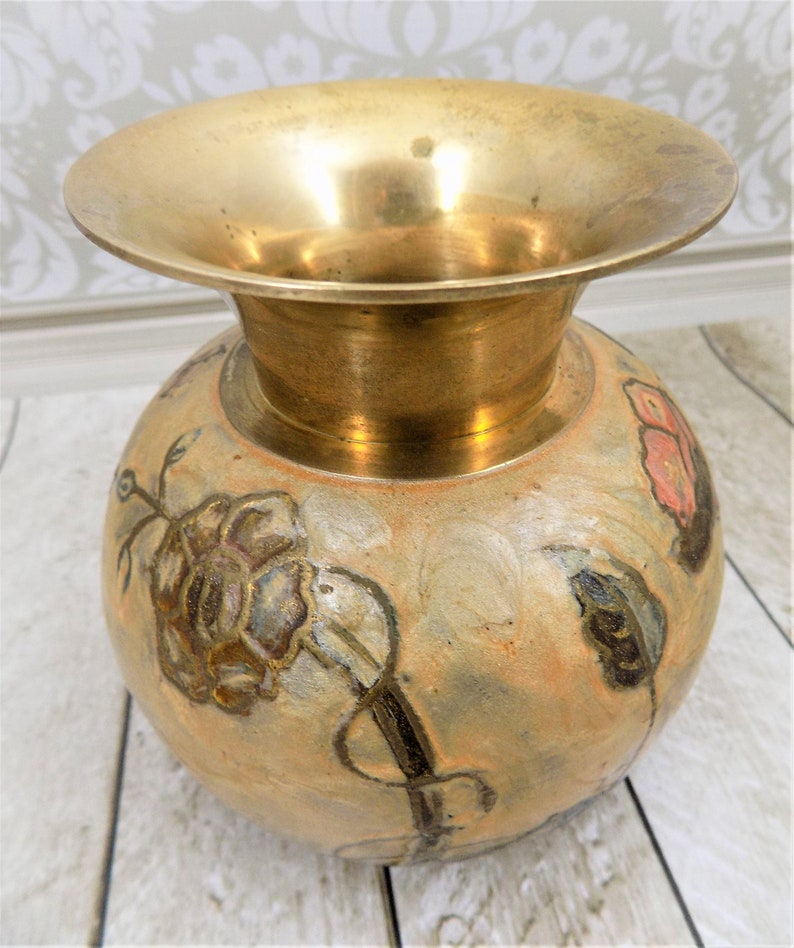 Small Brass Bulbous Vase 1970s Home Decor Painted Brass Painted Brass Dish Vintage Brass With Lid Two Items Home Decor Home Living Vases Delage Com Br