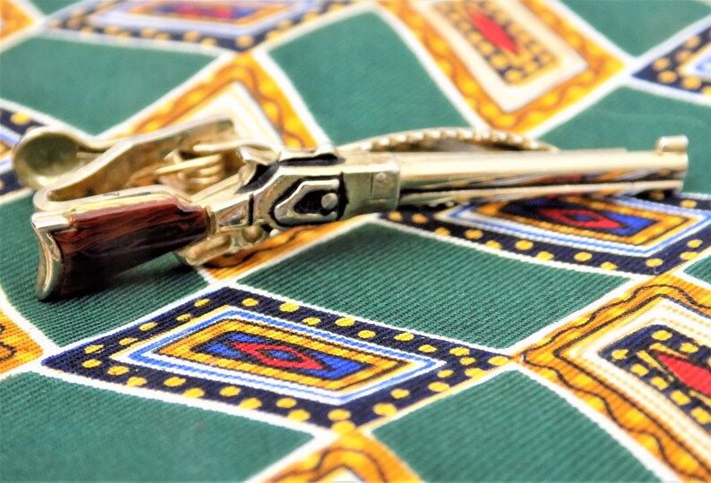 Old Rifle Style Antiqued Details Swank Rifle Tie Clip Faux Wood Stock Golden Metals Vintage Tie Accessories