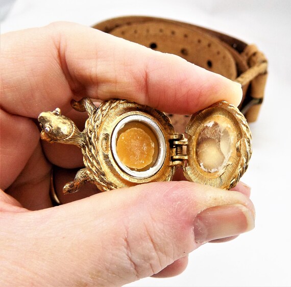 Sarah Coventry Turtle Brooch, Solid Perfume, Hing… - image 4