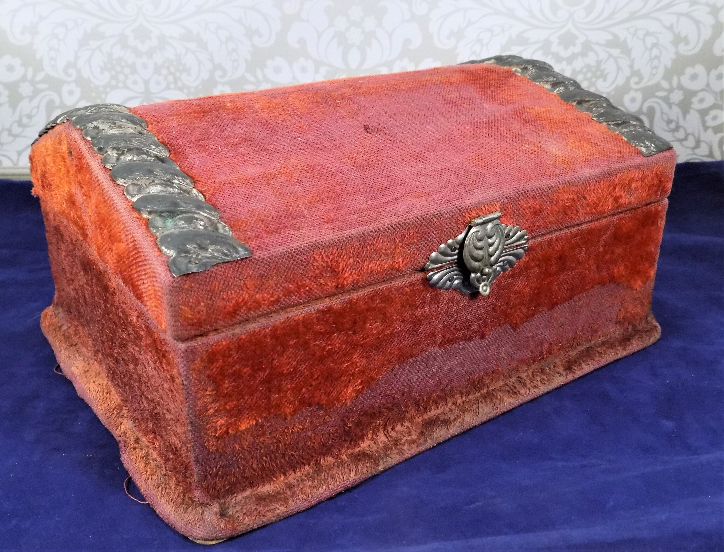 Open Wooden Jewelry Box with Velvet Lining Stock Photo - Image of clipping,  casket: 224716056