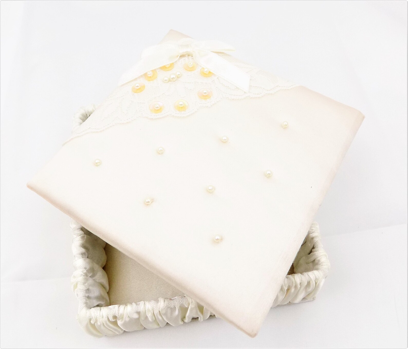 PEARL EMBELLISHED VANITY CASE main image 1