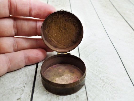 Antique Rough Compact Antique Red Feather, Rouge Compact, Brass Hinged Box,… - Gem
