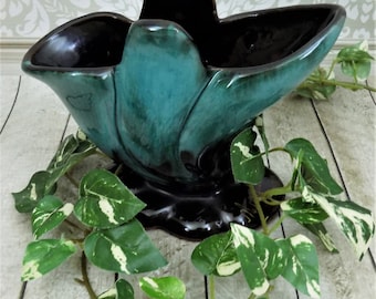 Green Petal Vase, Niagara Falls Souvenir, Red Clay, Low Profile, Stylized Petals, Green and Dark Green, Glazed Vase