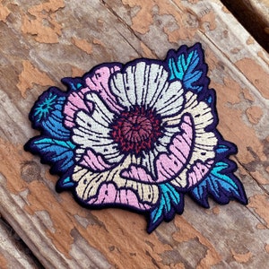 Poppy Embroidered Iron on Patch - 3x3 Flower Patch - Botanical, Boho, Nature - Jackets, Bags, Accessories