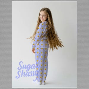 Anatre dolci e impertinenti, motivo per il bagnetto su Lavender Coquette, file PNG, avvolgente, decorazione per cameretta, bambino, disegnato a mano, bolle, acqua