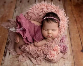 Robe et tieback nouveau-né, tenue pour fille nouveau-née, robe pour fille, robe tricotée pour nouveau-né, robe à volants, robe accessoire photo, robe tricotée