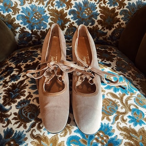 50s/60s Saks Fifth Avenue Beige Suede Lace Up Mary Janes - 6.5AAAA