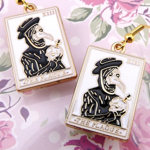 Boucles d'oreilles carte de tarot peste doctor, steampunk, 13 porte-bonheur, Halloween, hypoallergénique, assez petite, légère, goth, original, étrange, cadeau pour elle