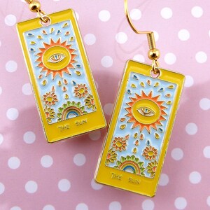 Boucles d'oreilles carte du tarot soleil, couleurs vives, assez petites, hypoallergéniques, légères, ésotériques, bohème, révélatrice de bonne aventure, cadeau pour elle