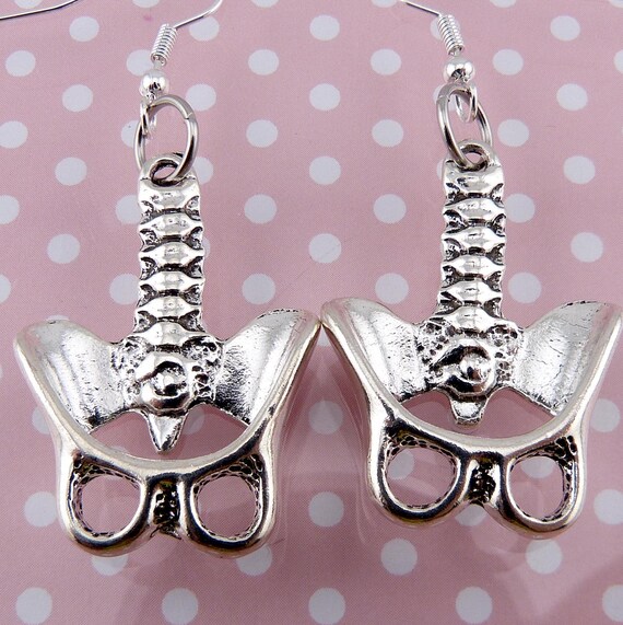 ピアス LOVE ME MONSTER Great Pearl Ribbon Earrings 4BFK363 Pearl Collection | Astrid & Miyu