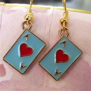 Boucles d'oreilles As de coeur, hypoallergénique, petites cartes à jouer bleues, cadeau pour les joueurs de cartes, Euchre, poker, coeurs, jeux de cartes, As High, mignon