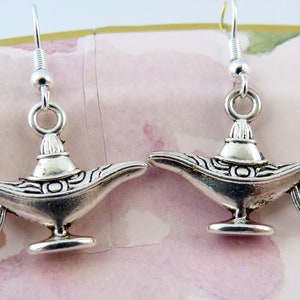 Boucles d'oreilles lampe d'Aladin, lampe de génie magique, Aladdin, magie, mille et une nuits, frottez-les et faites trois voeux, boucles d'oreilles magiques, cadeau pour elle