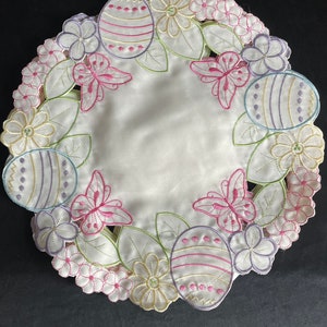 Easter placemat , (4) embroidered, round Scalloped , fabric , Easter themed 14’