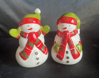 New ,Snowman Salt& Pepper shakers,ceramic ,dining , Kitchen , Serving,Holiday tableware