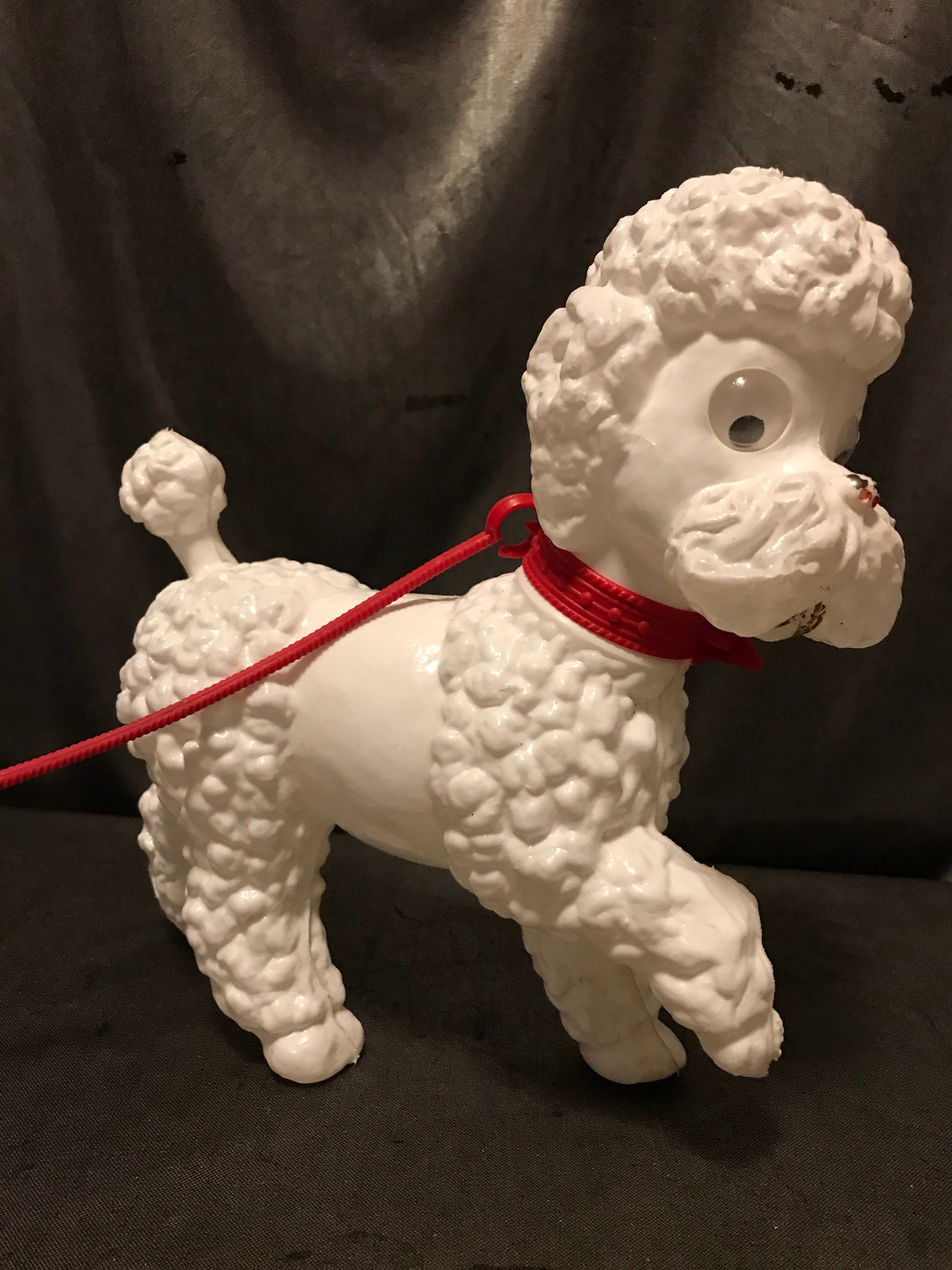 VINTAGE 3D RUBBER WHITE POODLE DOG KEYCHAIN NEW OLD STOCK
