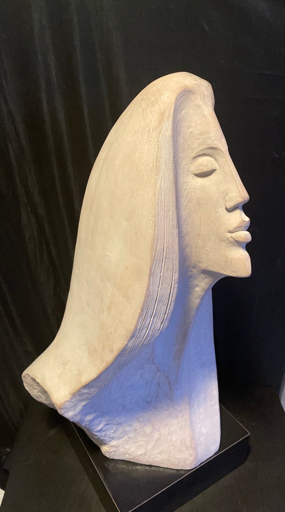 女性の頭部の彫刻。Austin SculptureのStargazer。 女性の頭部の彫刻。Austin SculptureのStargazer。