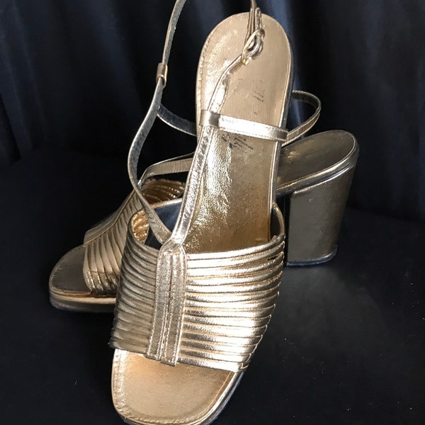 Gold sandal  metallic leather banded ,open toe chunky heels - T strap - Formal or informal size 6