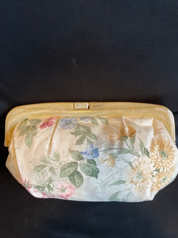 Vtg Floral fabric clutch , Bakelite handle , Large