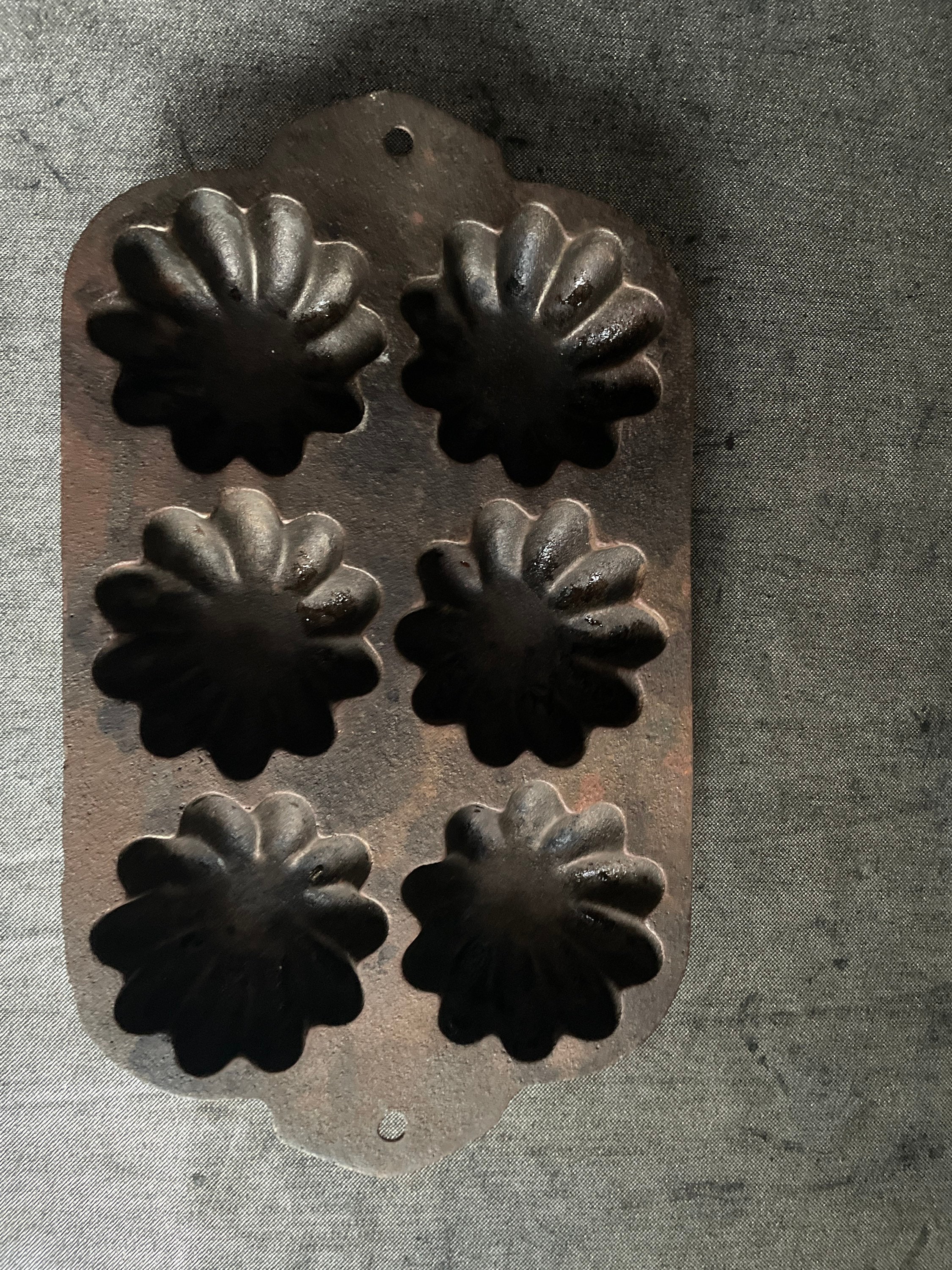 Vintage Cast Iron Mini Bundt Cake Muffin Pan with Handles UNMARKED